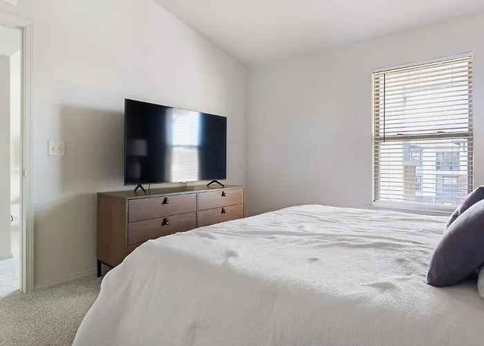 Apartment Landing Spectacular 2Bd Clubhouse Courtyard *
