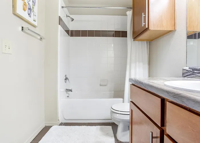 Apartment Landing Spectacular 2Bd Clubhouse Courtyard *