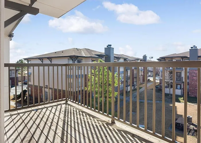 Apartment Landing Spectacular 2Bd Clubhouse Courtyard *