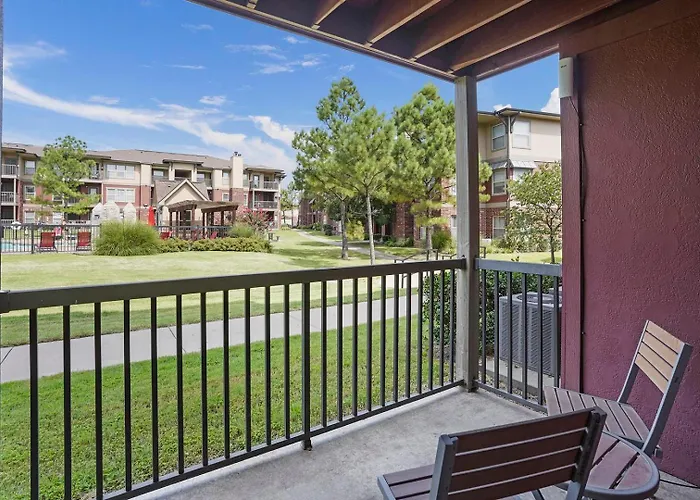 Apartment Landing Spectacular 2Bd Clubhouse Courtyard
