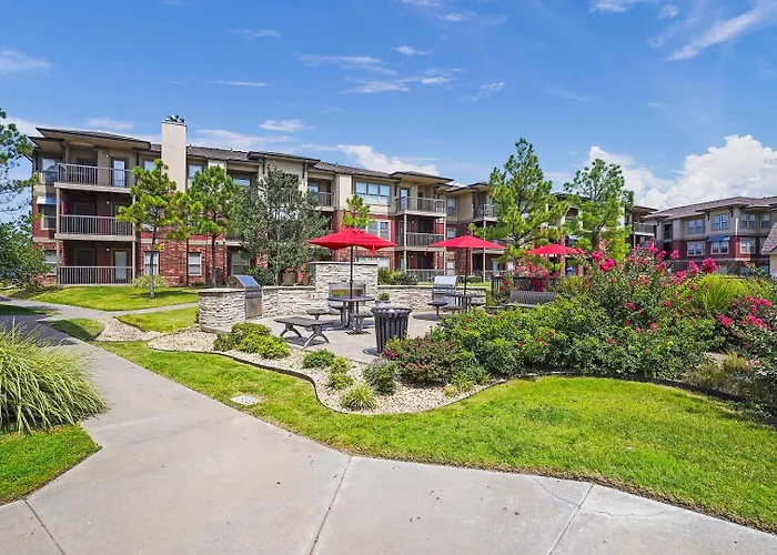 Apartment Landing Spectacular 2Bd Clubhouse Courtyard