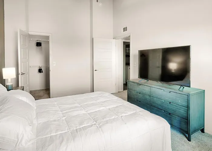 Landing Spectacular 2Bd Clubhouse Courtyard *
